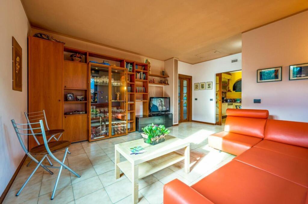 Villa Iris -Pet Friendly Stay - Garden - Private Parking- Bike Friendly Holiday House Colico Exteriör bild
