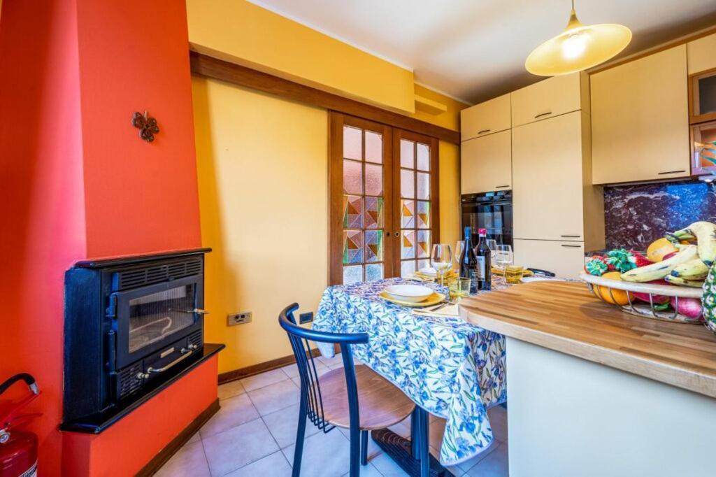 Villa Iris -Pet Friendly Stay - Garden - Private Parking- Bike Friendly Holiday House Colico Exteriör bild
