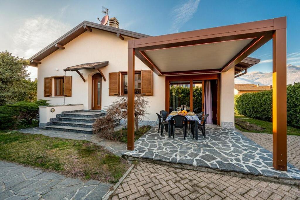 Villa Iris -Pet Friendly Stay - Garden - Private Parking- Bike Friendly Holiday House Colico Exteriör bild
