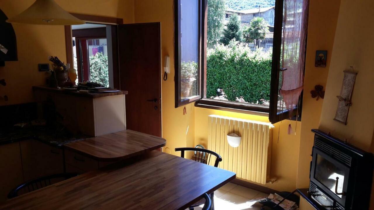 Villa Iris -Pet Friendly Stay - Garden - Private Parking- Bike Friendly Holiday House Colico Exteriör bild