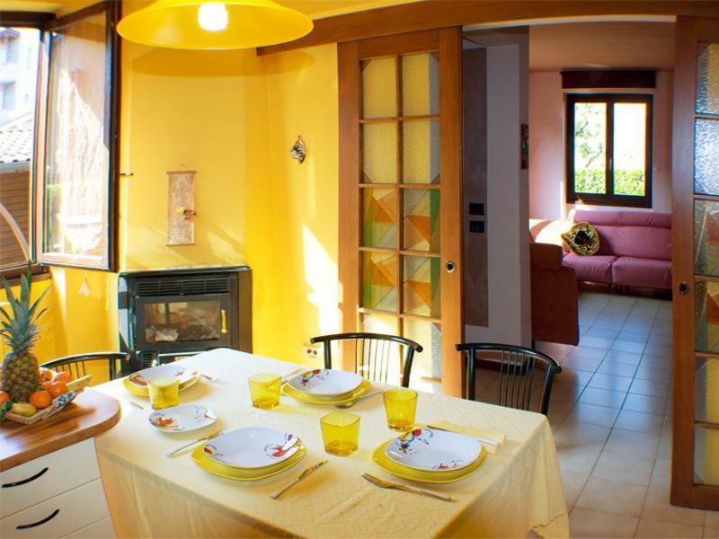 Villa Iris -Pet Friendly Stay - Garden - Private Parking- Bike Friendly Holiday House Colico Exteriör bild