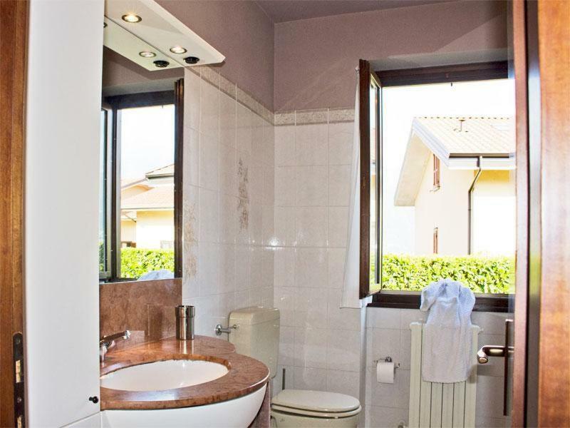 Villa Iris -Pet Friendly Stay - Garden - Private Parking- Bike Friendly Holiday House Colico Exteriör bild